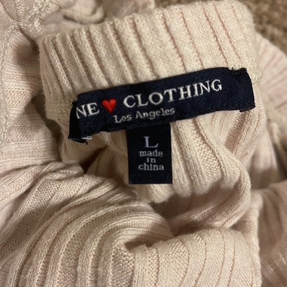 Top - Picture 2 of 2